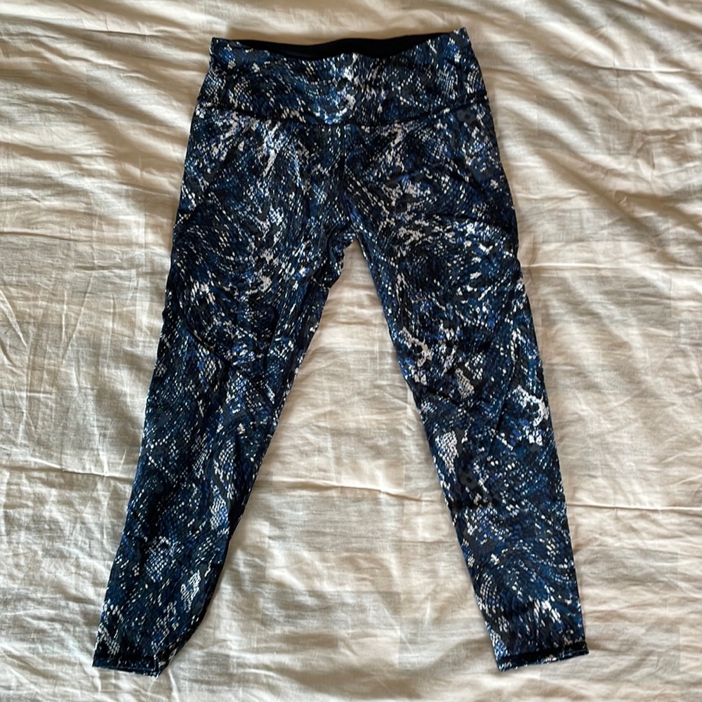 Sweaty Betty Power 7/8 Leggings, size M, color blue snake print